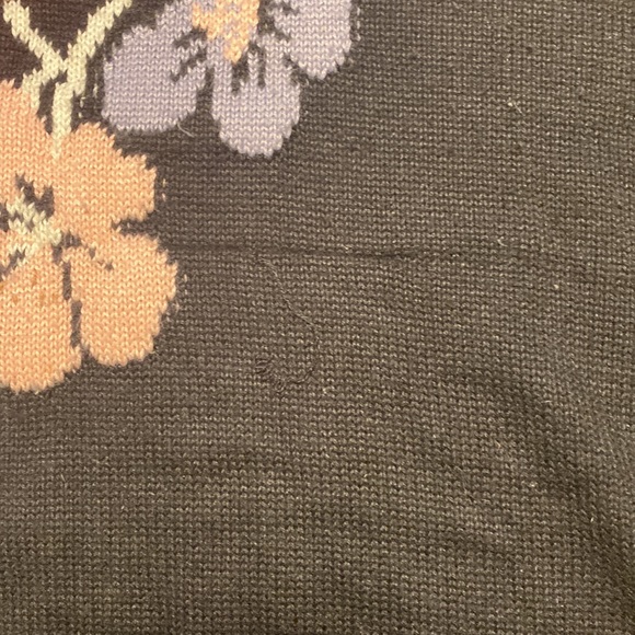 H&M sweater with bell sleeves - Picture 7 of 7